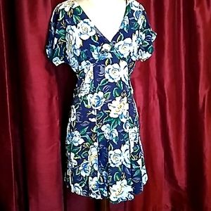 Donating may 2022, vintage 80s does 40s rayon floral dress
